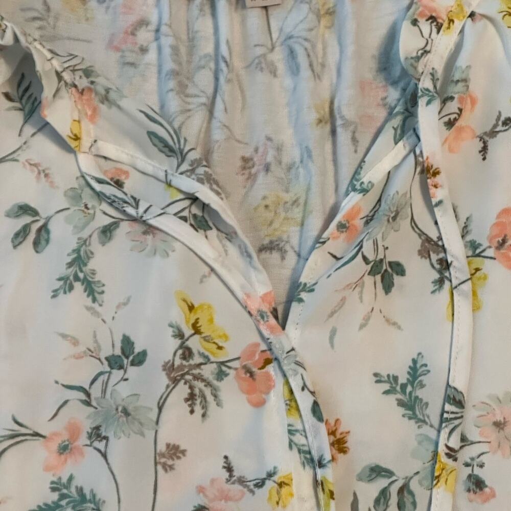 LOFT Floral Women's Shirt - v neck with string ties - Picture 7 of 7